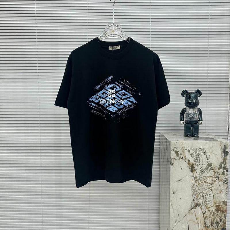 GIVENCHY Men's T-shirts 30